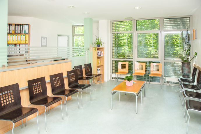 Wartebereich der Hautarztpraxis